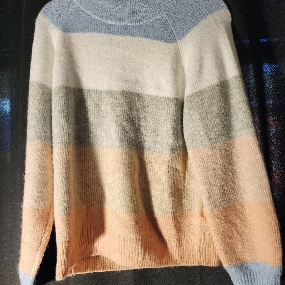 Gap Sweater - pink, beige, blue, grey and white size M